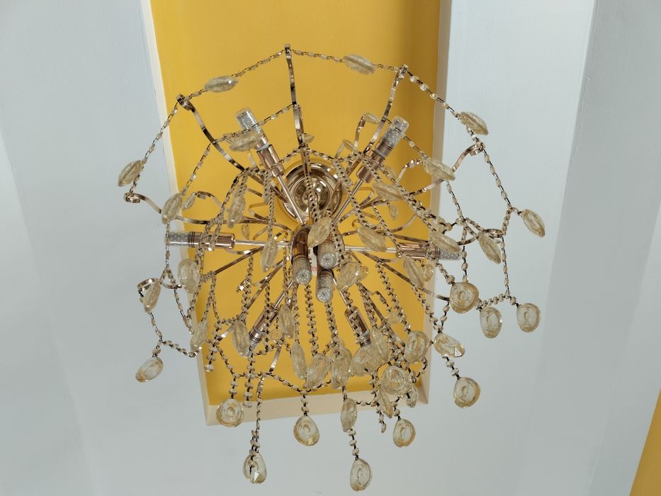 Продам люстру в хорошем состоянии,срочно!