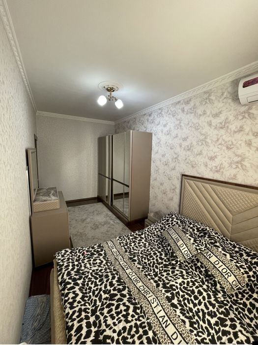 Yunusobod 4kvartal 4/4/4 uy sotiladi 2*6 balkon