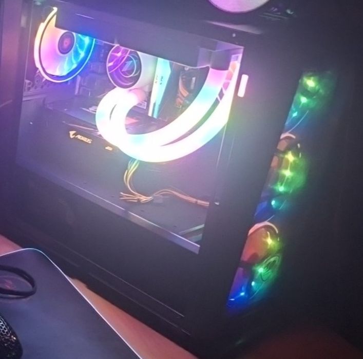 Геймърски  компютър — і5-7400,/ RX 580 8GB / 2x16GB RAM + 700W захранв