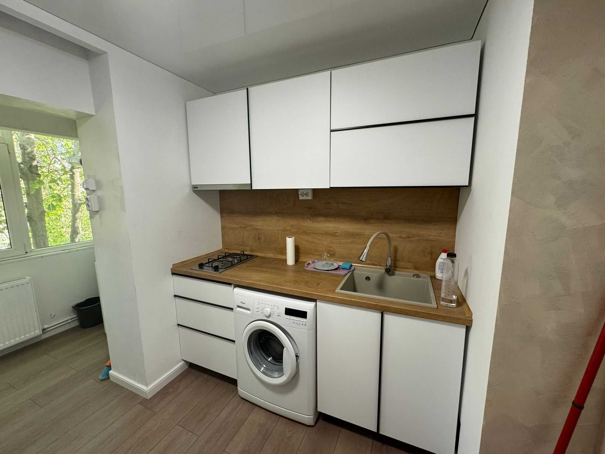 Inchiriez apartament cu 2 camere zona inel I - Galeriile Soveja