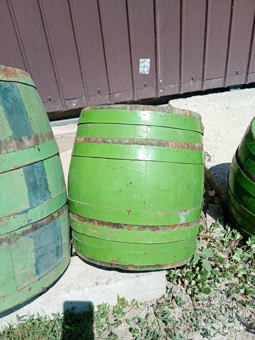 Vînd butoaie de țuică