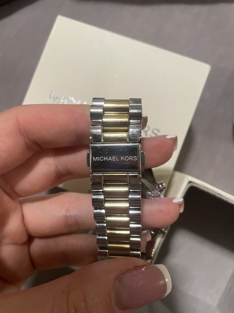 Часовник Michael Kors