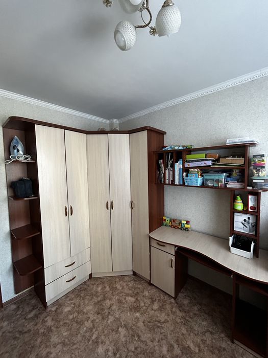 Продам детскую стенку (шкаф + рабочий стол)