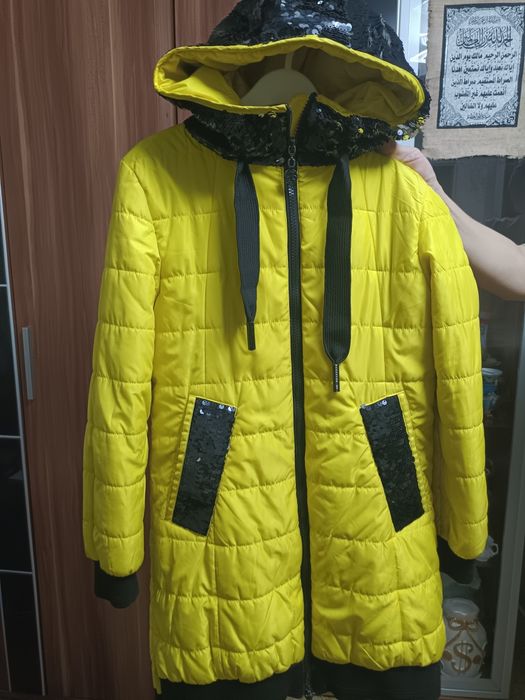 Продам демисезонную курточку для девочки.