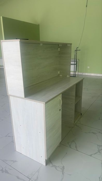 Продается б/у мебель для дома и магазина а также зераколо и жалюзи