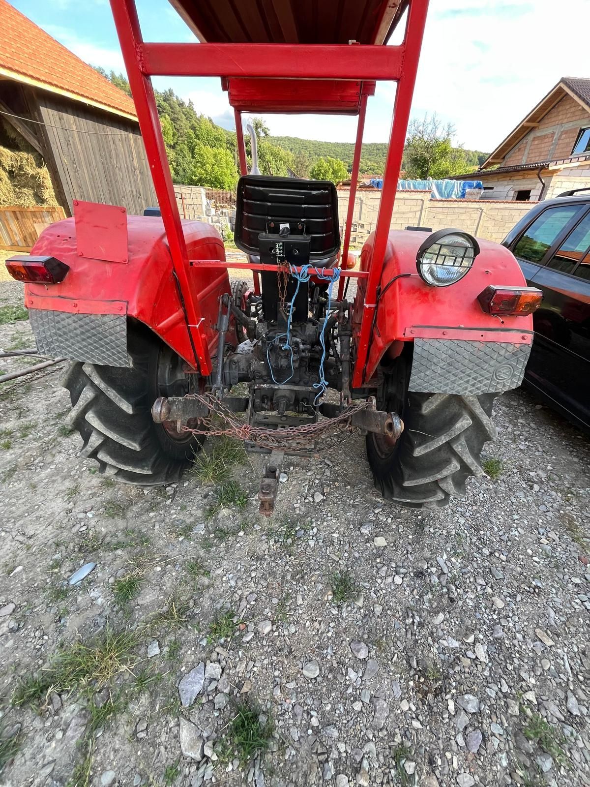 Vând tractor universal 445