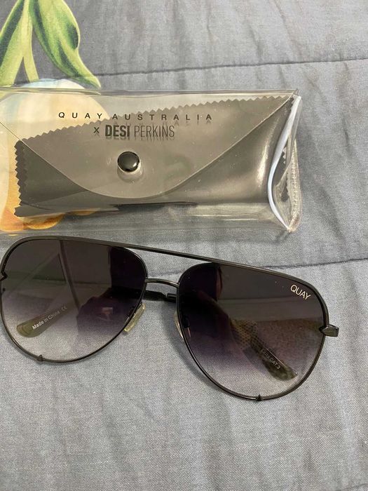 Фирменные, качественные женские очки.