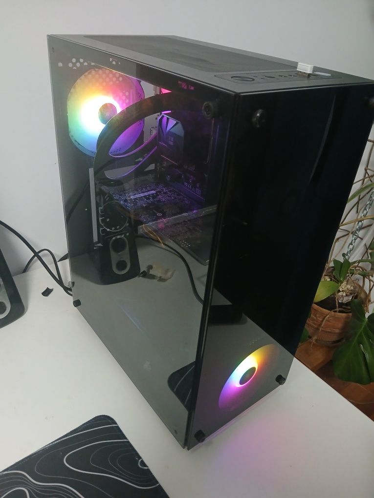 PC, с i5 6600к, rx580 8 gb, водно охлаждане и 32 gb DDR4