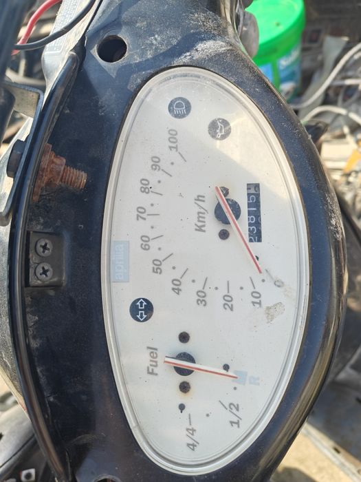 Vând două scutere Aprilia scarabero