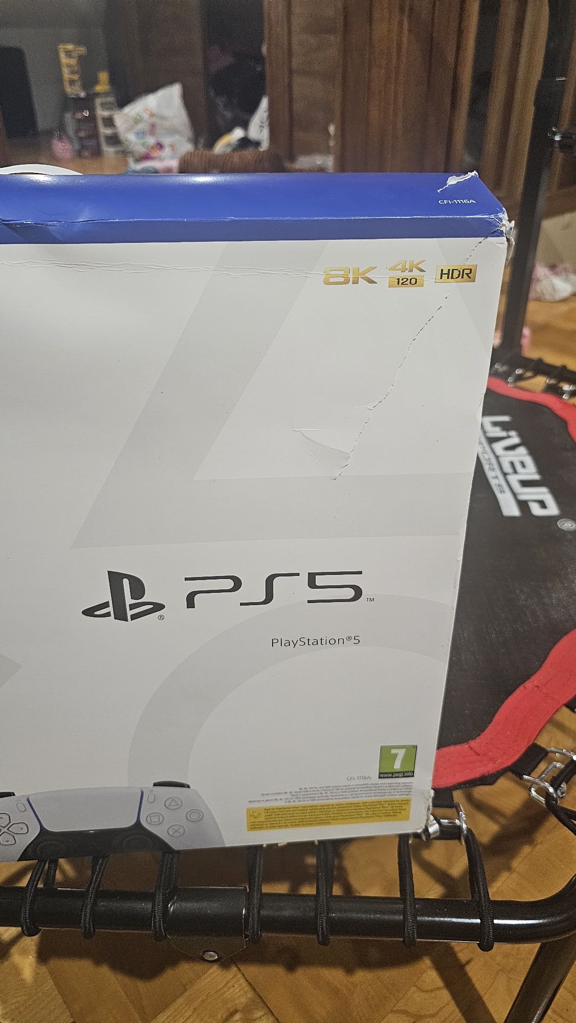 Като нова с 2 джойстика ! Ползвана няколко пъти ! PS5 като нова !