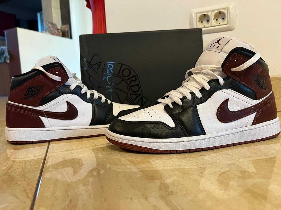 Jordan 1 Mid SE Dark Pony