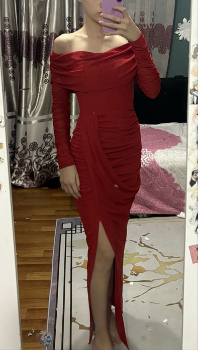 Вечернее красное платье