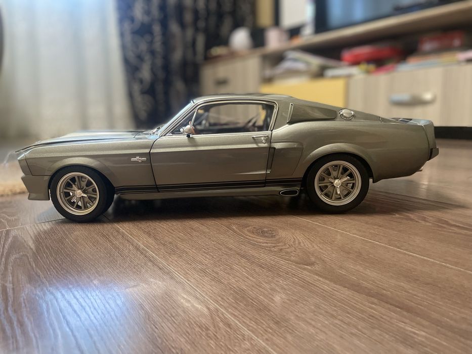 Vând sau machetă Mustang Eleanor 1:8
