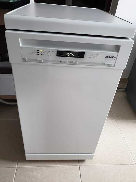 Miele Съдомиялна - 9 Комплекта - Свободностояща - 45см - Тясна