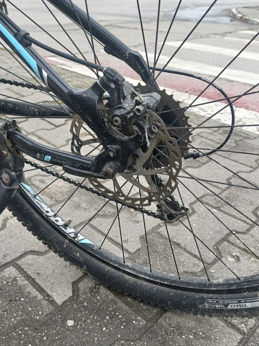 Vând bicicleta  fuji