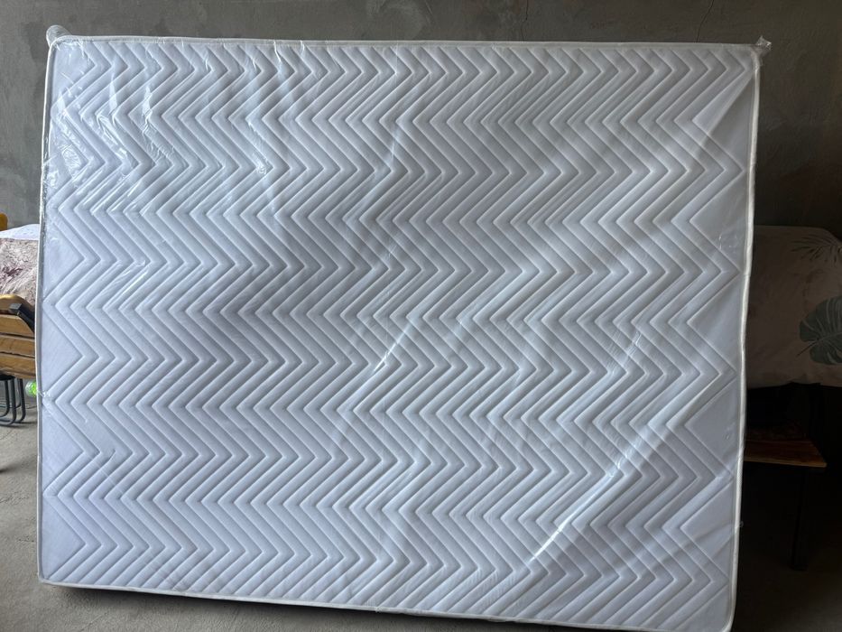 Ispani kamplekt zoʻr