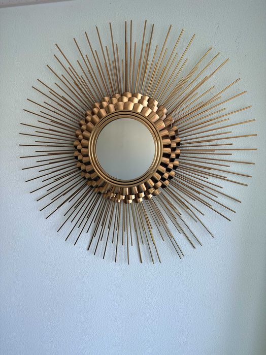 Decoratiuni agatate pe perete