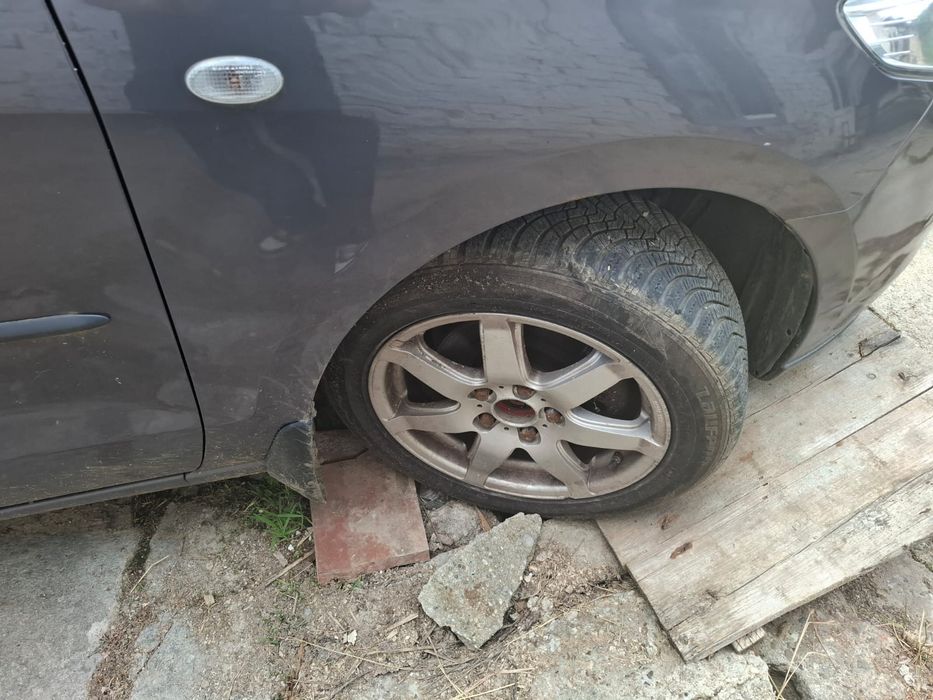 Vand sau schimb Mazda 5