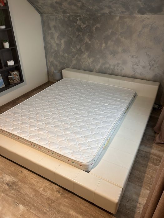 Vand pat tapitat piele ecologica 160 x 200 cm +saltea+2 noptiere