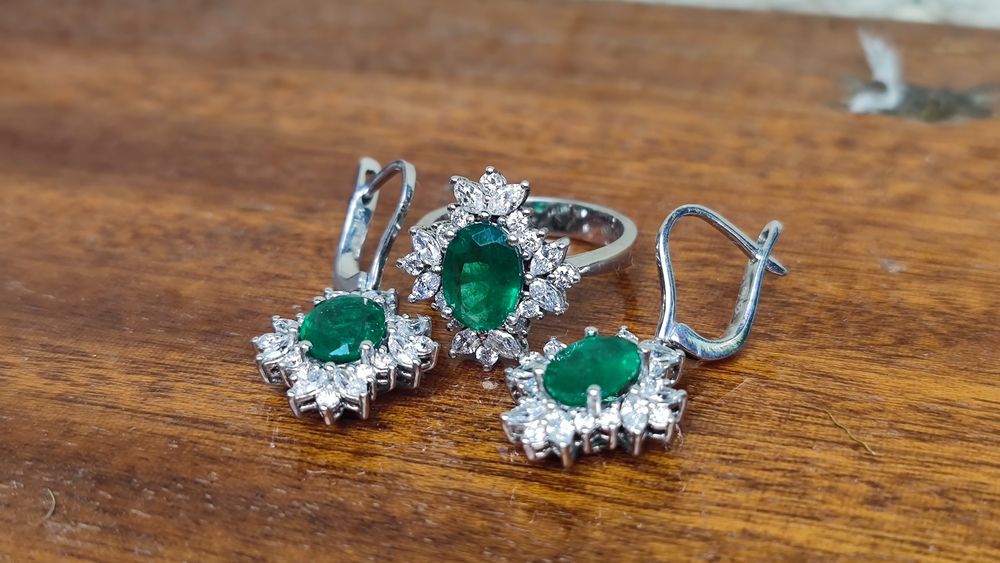 Комплект изумруды бриллианты. Золото