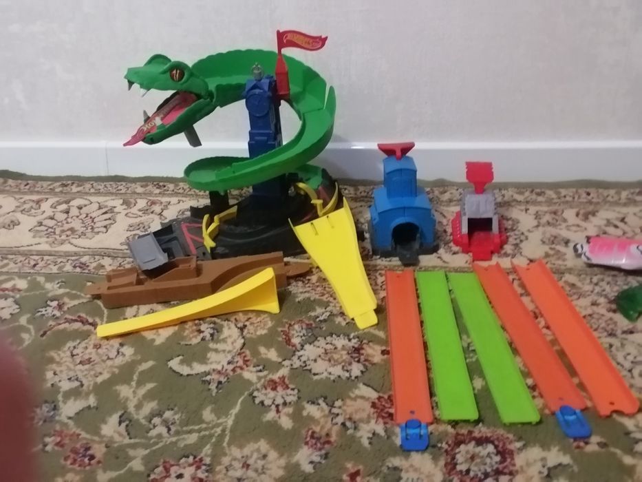 Разные игрушки в отличном состояний