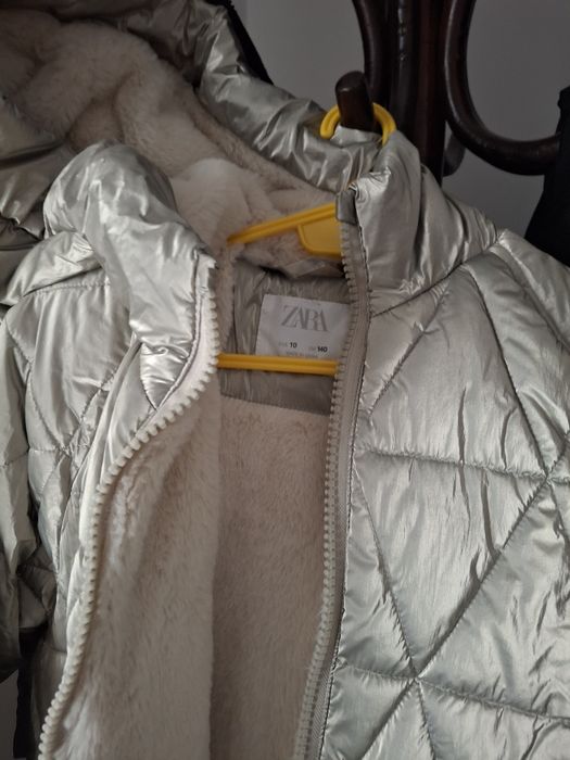 Vand jacheta inpermeabila Zara pentru fete 10 ani, noua, inblanita