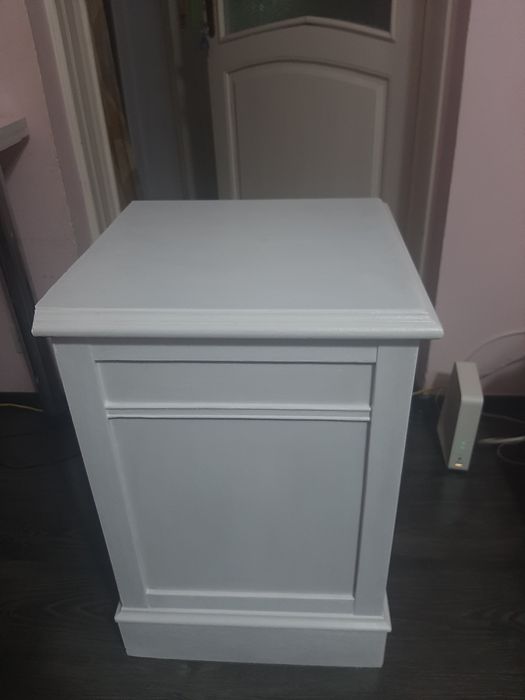 Noptiera Alba de dormitor