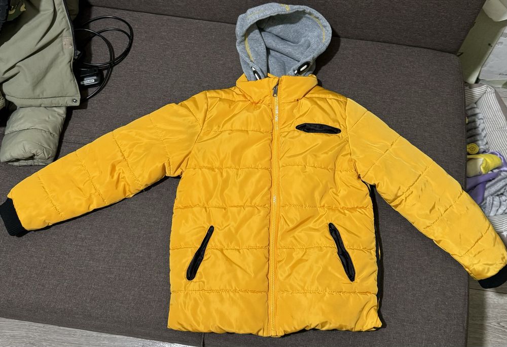 Продам весеннюю куртку на мальчика