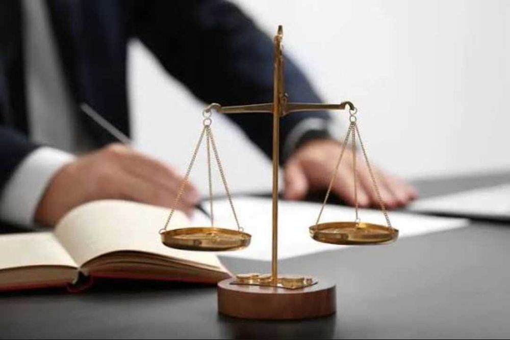 Адвокат хизматлари, Услуги адвоката