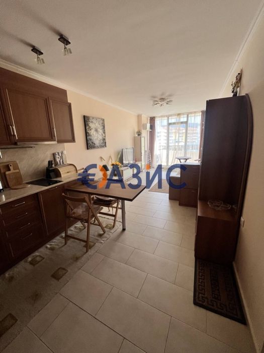 Продава се Двустаен апартамент в к.к. Слънчев бряг - 71 кв.м за 1015 €/кв.м - Снимка #3