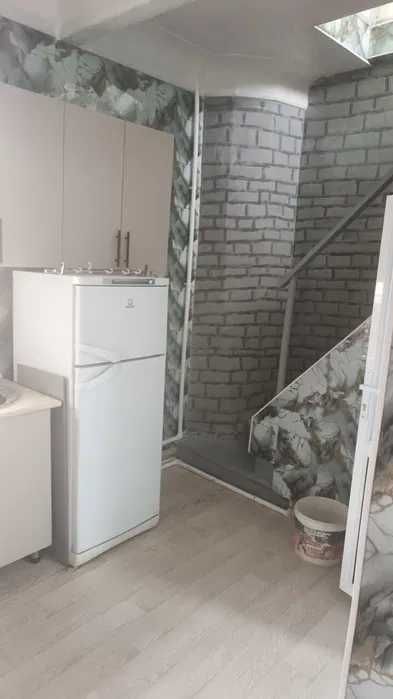 Срочно сдается дом 2 этажа,4 комнаты,3 сотки.Азербайджанский центр.