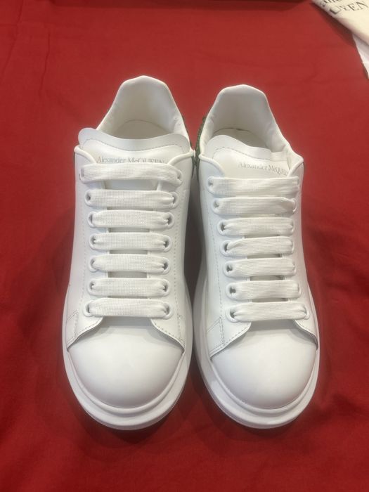 Adidași Alexander McQueen cu pietricele verzi