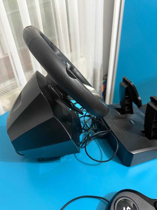 Volan gaming  cu pedale