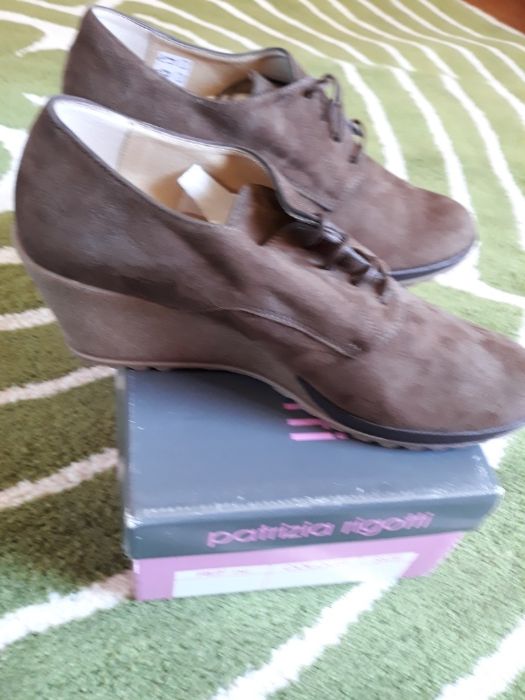 Vand pantofi de dama