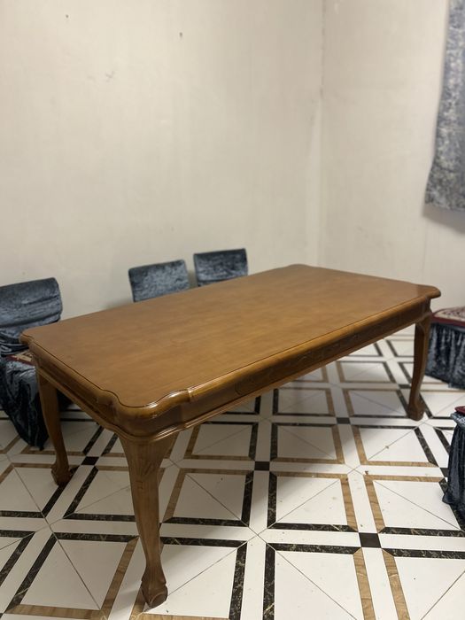 ПРодам стол коричневый  целый