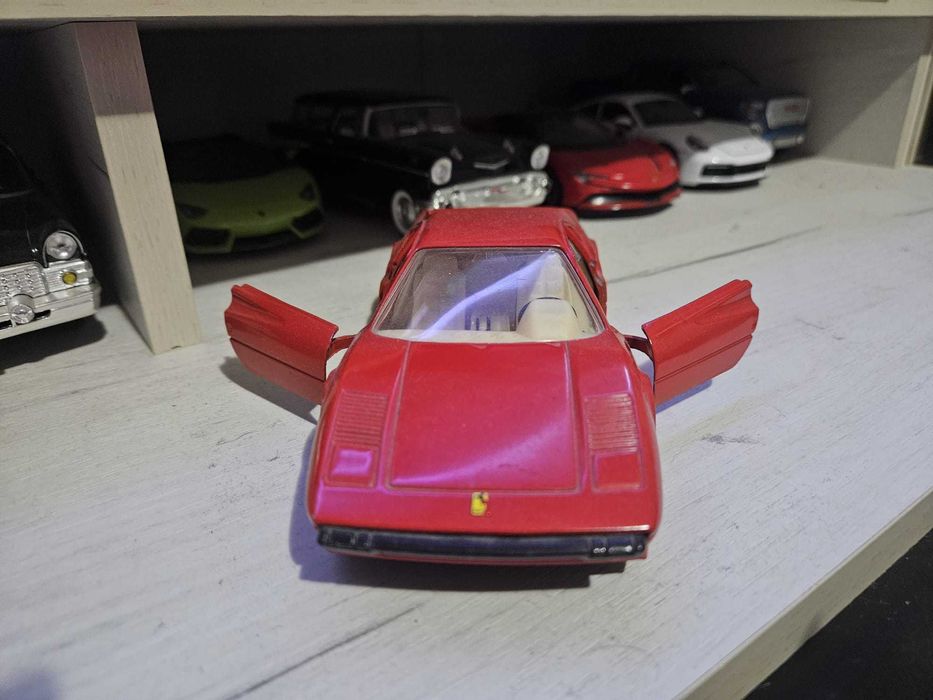 Macheta Bburago Ferrari 308 GTB , scara 1 : 24