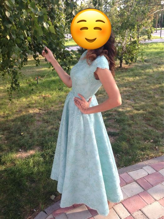 Красивое мятное платье