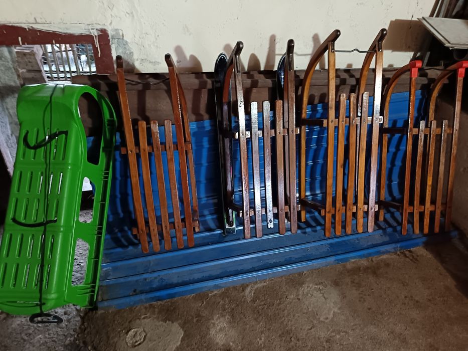 Sănii Germania din lemn cu sină din otel