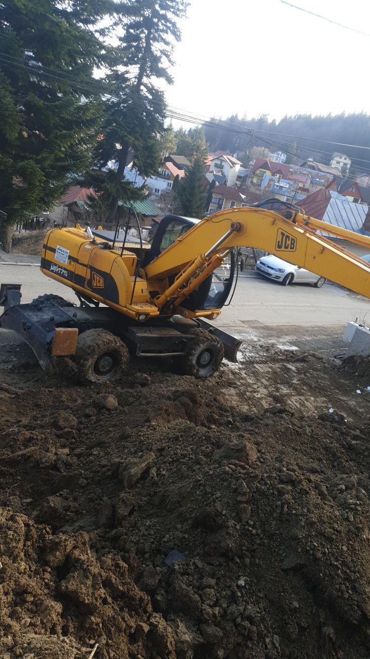 Buldoexcavator de închiriat