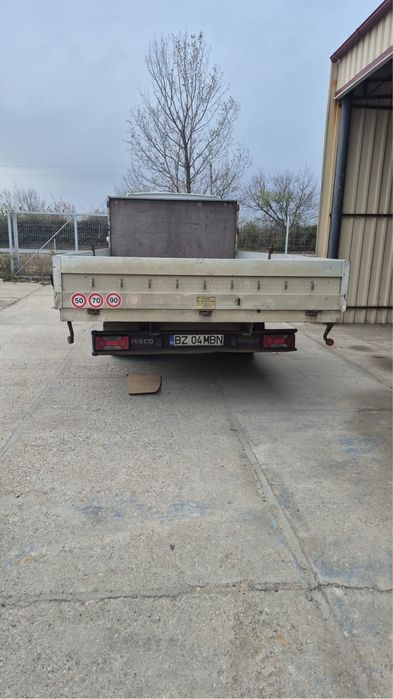 Vand Iveco cu prelată