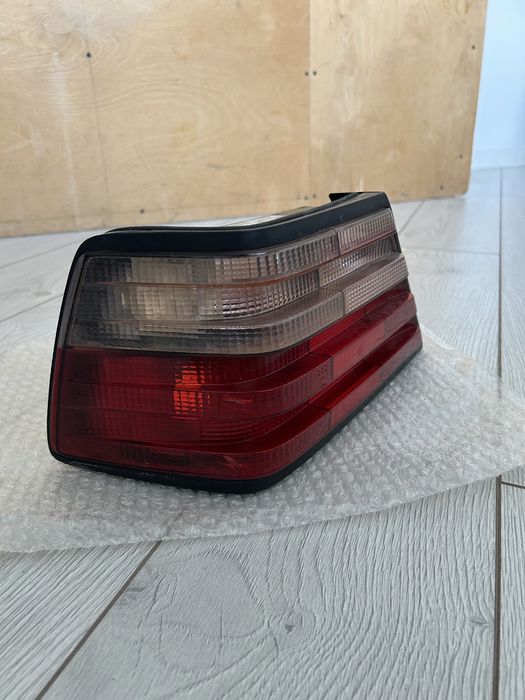 Мерс 124 передный бампер.мерс 124 задный фар 1 шт малина