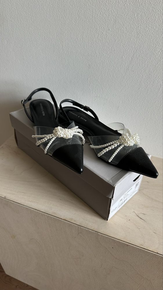Слингбэки Charles & Keith