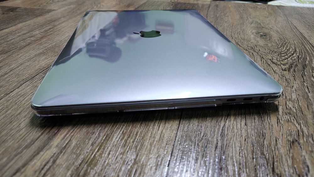 Лаптоп Mac Book Pro A2251, i5,16 RAM, 1Tb