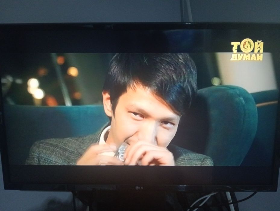 Телевизор 86 диогнал 216 см срочно продам