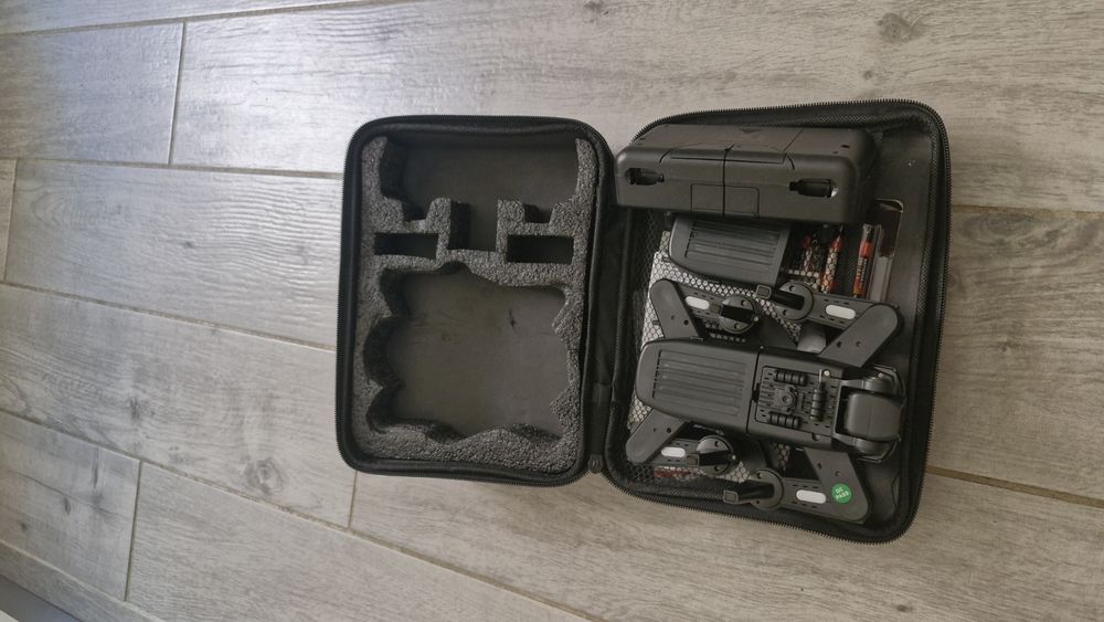 Dronă cu telecomandă