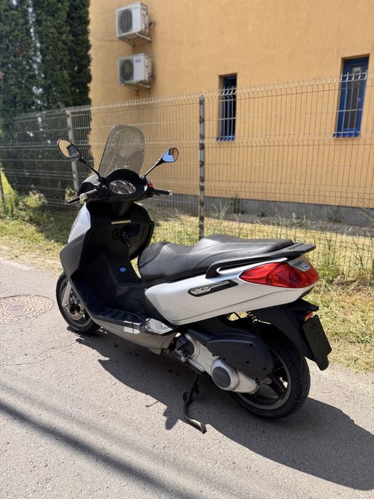 Piaggio X7 125 Cat B