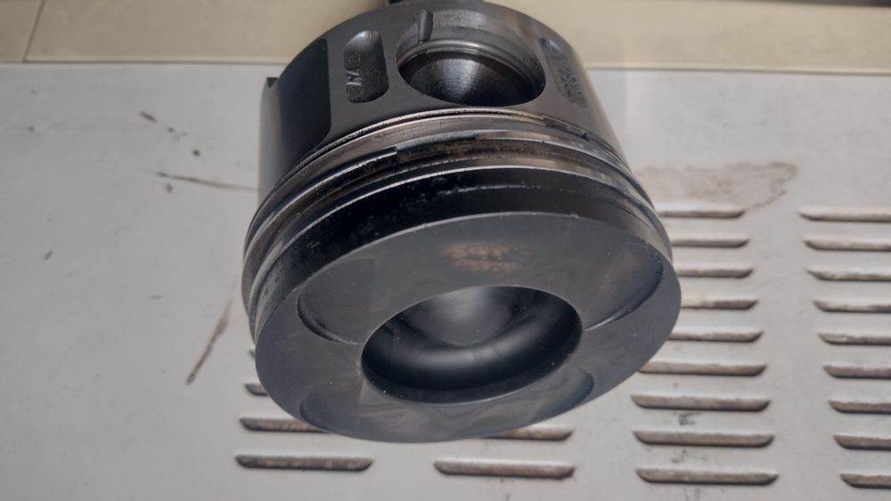 Бутала с биели за Мерцедес  E 2.7CDI W211 177кс.