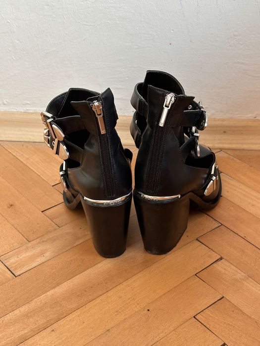 Обувки на ток Supertrash