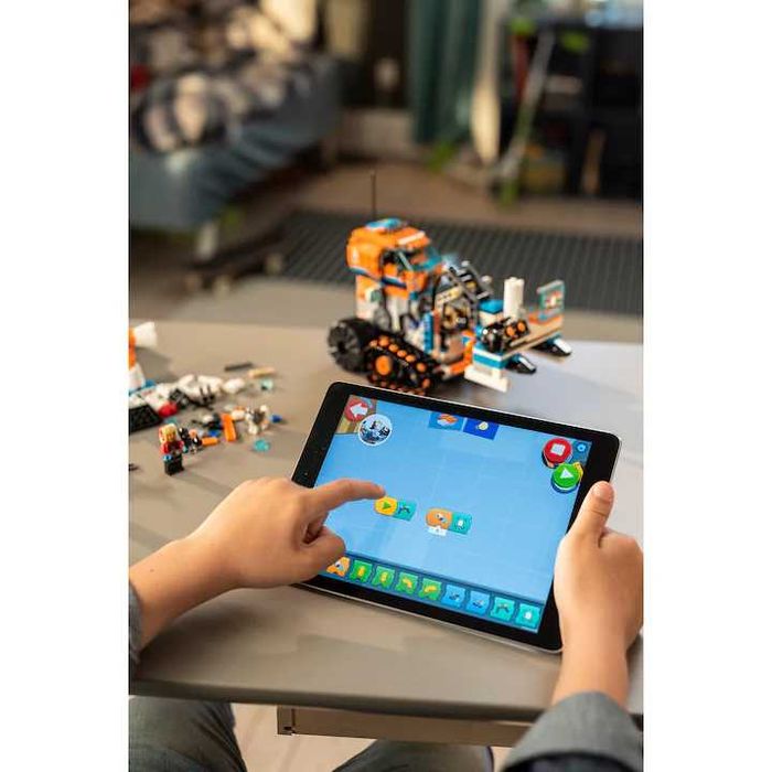 LEGO BOOST – Cutie Creativă de Unelte (17101), 847 piese – ca nou
