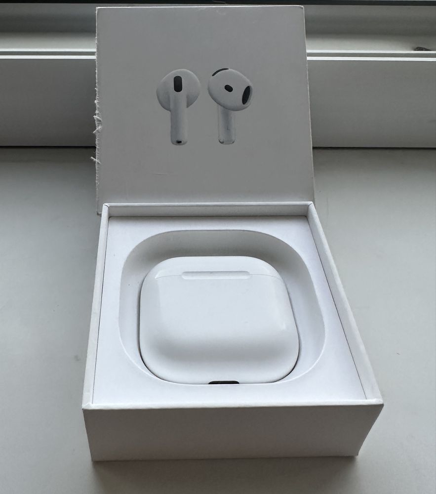 Apple  AirPods 4